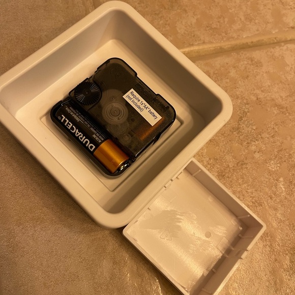 Dwell Magazine  MODERN Desk Clock Square 4" - Picture 5 of 5